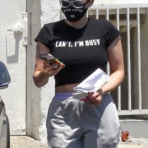 Ariel Winter Stops by CVS in Studio City in Sweatpants and Slippers (15 Photos) – Leaked Nudes