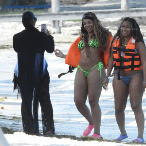 Famous Nude Ashanti 018 pic