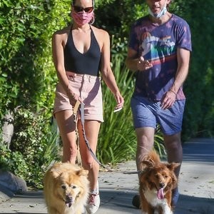 Aubrey Plaza & Jeff Baena Take Their Two Dogs for the Daily Walk (38 Photos) – Leaked Nudes