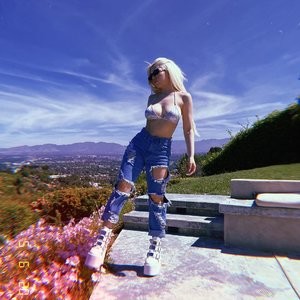 Famous Nude Ava Max 014 pic