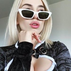 Leaked Celebrity Pic Ava Max 017 pic