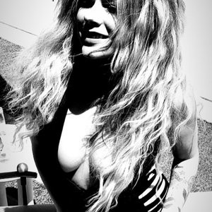 Celebrity Naked Avril Lavigne 004 pic