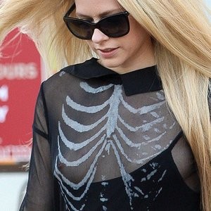 nude celebrities Avril Lavigne 002 pic