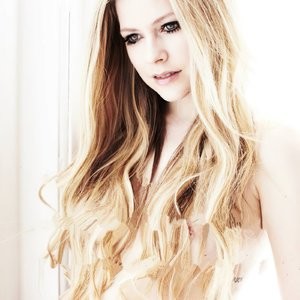 Celebrity Naked Avril Lavigne 002 pic