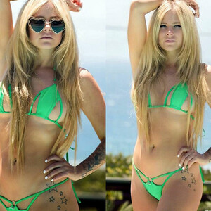 Naked celebrity picture Avril Lavigne 002 pic