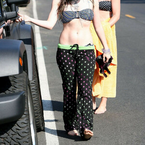 Free Nude Celeb Avril Lavigne 024 pic