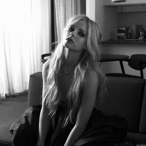 Best Celebrity Nude Avril Lavigne 033 pic