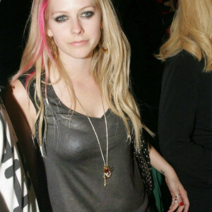 Famous Nude Avril Lavigne 051 pic