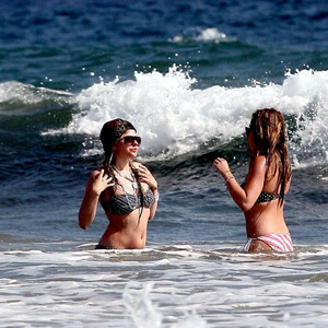Celebrity Nude Pic Avril Lavigne 065 pic