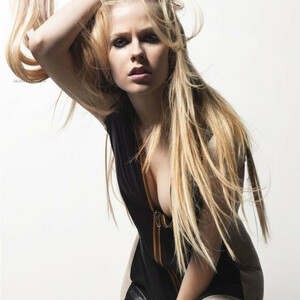 Celeb Naked Avril Lavigne 108 pic