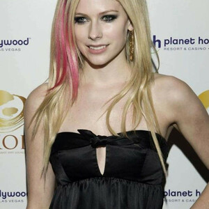 Naked celebrity picture Avril Lavigne 120 pic
