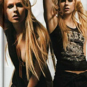 Famous Nude Avril Lavigne 124 pic