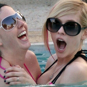 Famous Nude Avril Lavigne 132 pic
