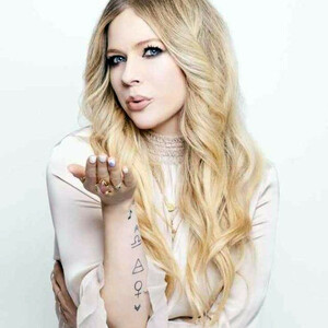 nude celebrities Avril Lavigne 136 pic