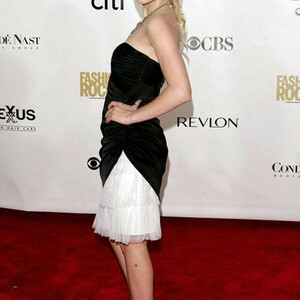 Celebrity Leaked Nude Photo Avril Lavigne 143 pic