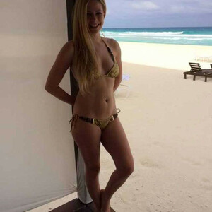 Free Nude Celeb Avril Lavigne 144 pic