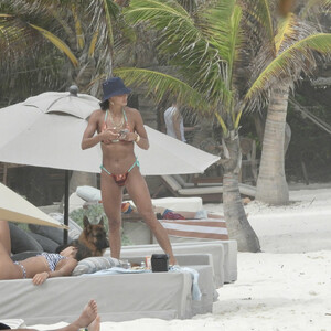 Naked Celebrity Barbara De Regil 004 pic