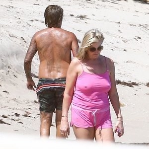 Beach is Still Open For Rod Stewart and the Family (17 Photos) – Leaked Nudes