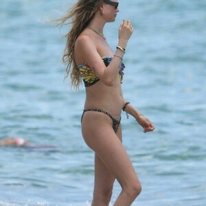 Hot Naked Celeb Behati Prinsloo 031 pic