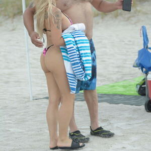 Bella Bunnie Amor Flaunts Her Sexy Curves on Miami Beach (32 Photos) - Leaked Nudes