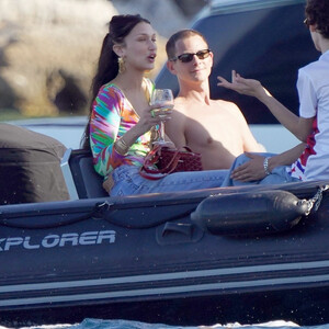 Nude Celeb Bella Hadid 077 pic