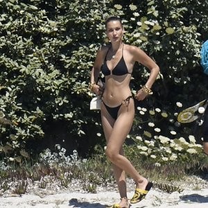 Bella Hadid Displays Her Hot Body on the Beach (80 Photos) - Leaked Nudes