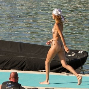 Naked Celebrity Pic Alana Hadid 051 pic
