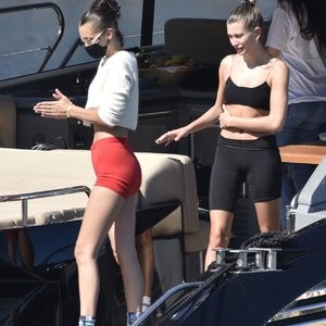 Nude Celebrity Picture Bella Hadid 065 pic