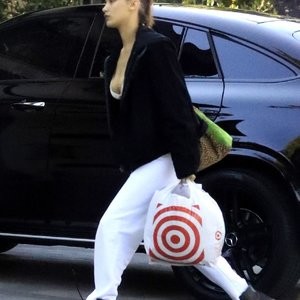 Bella Hadid Shows Some Skin on a Quick Target Run (14 Photos) – Leaked Nudes