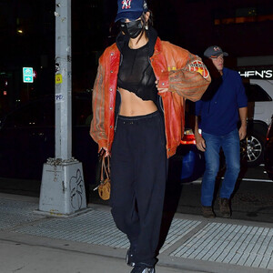Bella Hadid Steps Out to Hang with Friends in NYC (20 Photos) – Leaked Nudes