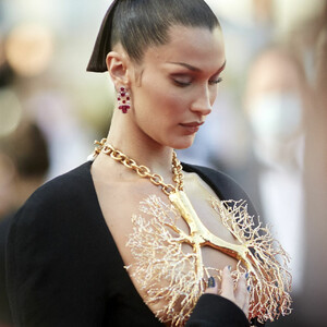 nude celebrities Bella Hadid 061 pic