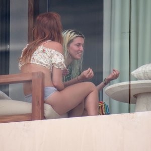 Famous Nude Bella Thorne 015 pic