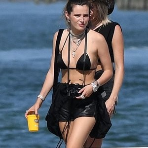 Celebrity Leaked Nude Photo Bella Thorne 034 pic