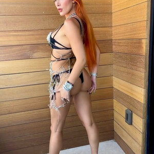 Celebrity Nude Pic Bella Thorne 004 pic