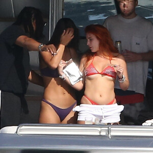 celeb nude Bella Thorne 053 pic