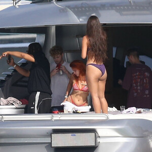 Free nude Celebrity Bella Thorne 058 pic