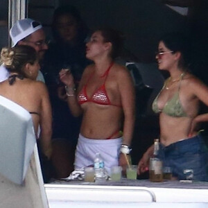 Real Celebrity Nude Bella Thorne 070 pic