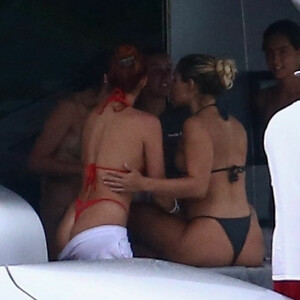 nude celebrities Bella Thorne 073 pic
