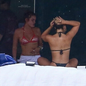 Free nude Celebrity Bella Thorne 074 pic