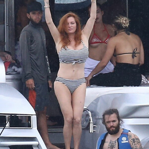 celeb nude Bella Thorne 084 pic