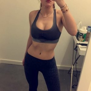 Bella Thorne in a Sports Bra (5 Photos) – Leaked Nudes