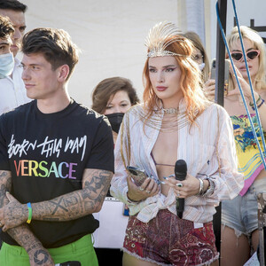 Nude Celeb Bella Thorne 015 pic