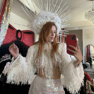 Newest Celebrity Nude Bella Thorne 010 pic