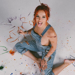 Newest Celebrity Nude Bella Thorne 006 pic