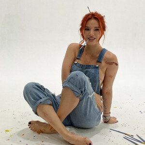 Celebrity Naked Bella Thorne 020 pic