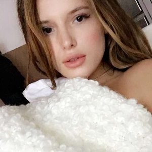 Famous Nude Bella Thorne 005 pic