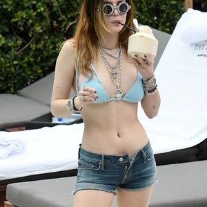 Best Celebrity Nude Bella Thorne 012 pic