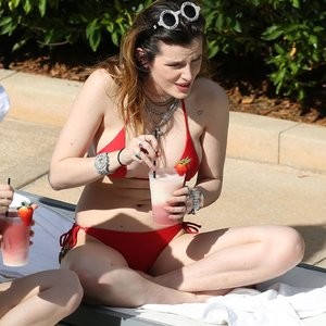 Celebrity Nude Pic Bella Thorne 008 pic
