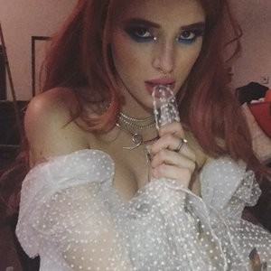 Leaked Celebrity Pic Bella Thorne 002 pic