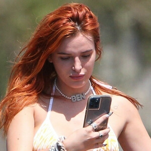 Free Nude Celeb Bella Thorne 032 pic